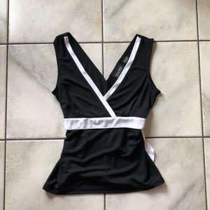 New York & Company Double V Top